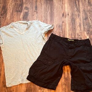 Gap Cargo Men Shorts & T-shirt outfit